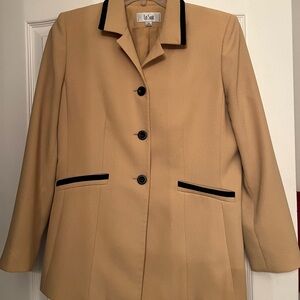 Le Suit Black and Rustic Yellow pantsuit size 12.